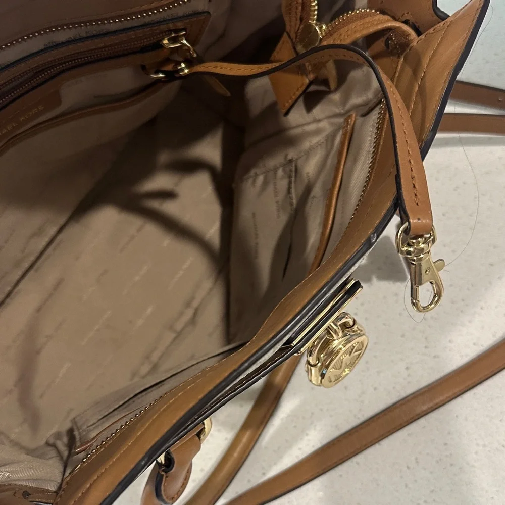 Michael Kors Tan and Cream Shoulder Bag - Picture 7 of 9